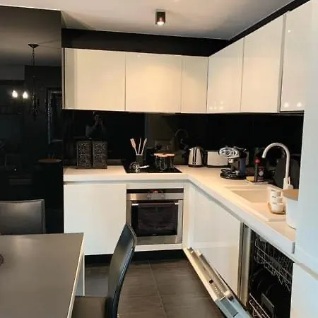 Apartamento Black And White Varna